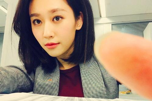 女主播吃绿瓜图片大全