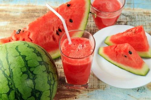 耍朋友吃瓜,揭秘情侣甜蜜吃瓜瞬间