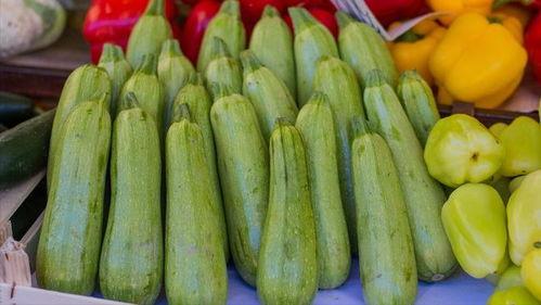 晚上用瓜白天吃瓜什么梗,揭秘“晚上用瓜白天吃瓜”的趣味梗