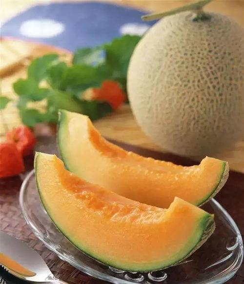 刘佳梁吃哈密瓜,刘佳梁畅享哈密瓜美味时光