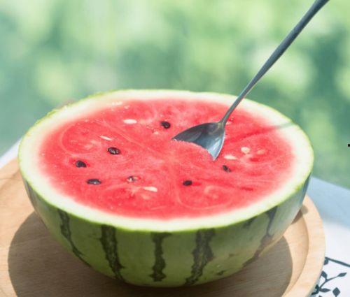 广东林同学吃瓜,一场校园美食的甜蜜邂逅