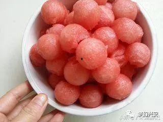 吃冻冰瓜,冰爽冻瓜，尽享清凉时光