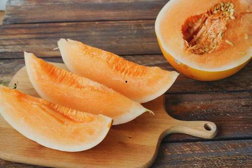 吃小蜜瓜软糖,一口咬下，尽享夏日清新滋味