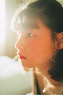 不明吃瓜少女,网络红人的崛起与争议