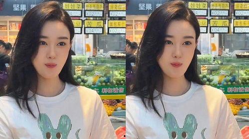 女生2个吃瓜,两位女生的甜蜜瓜事