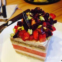 郑州吃瓜蛋糕,吃瓜蛋糕，甜蜜瓜香新潮流