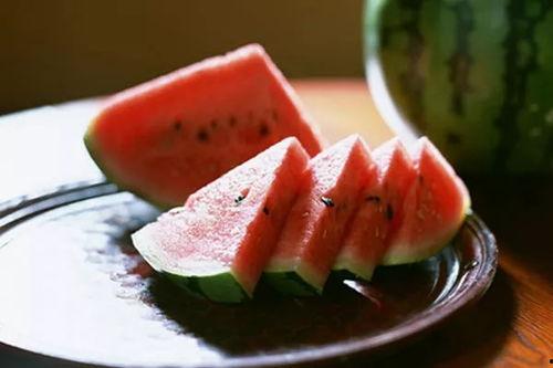 夏吃瓜春吃果,夏享清凉瓜果，春品鲜美果实
