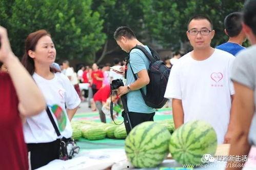 吃瓜现场拍照,吃瓜群众拍照记录下的瓜界盛况