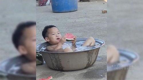 吃瓜泡澡,吃瓜泡澡，畅享清凉时光