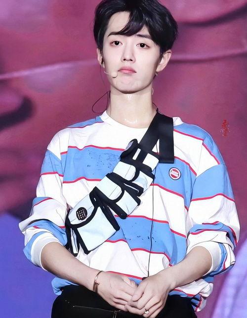 肖战吃瓜群众完整