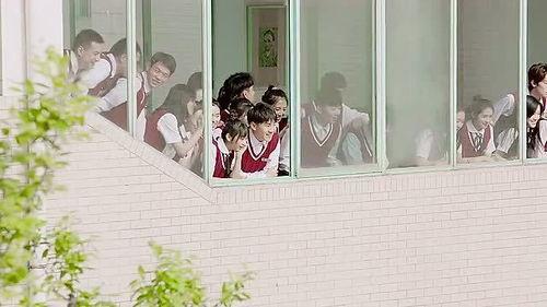 老师吃瓜学生恋爱