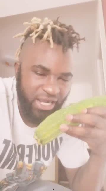 吃 瓜 嘴巴